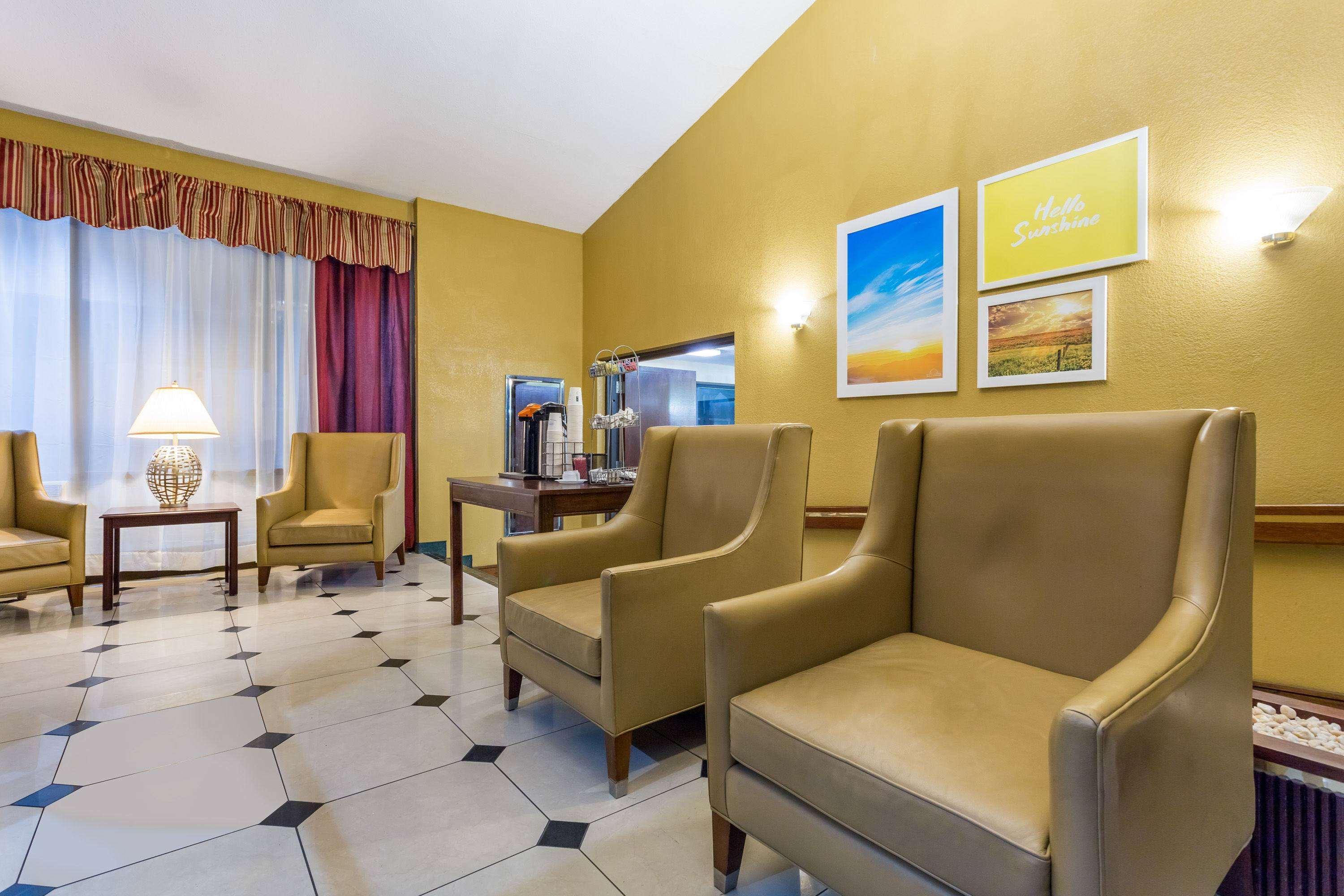 Days Inn & Suites By Wyndham Rocky Mount Golden East Eksteriør bilde