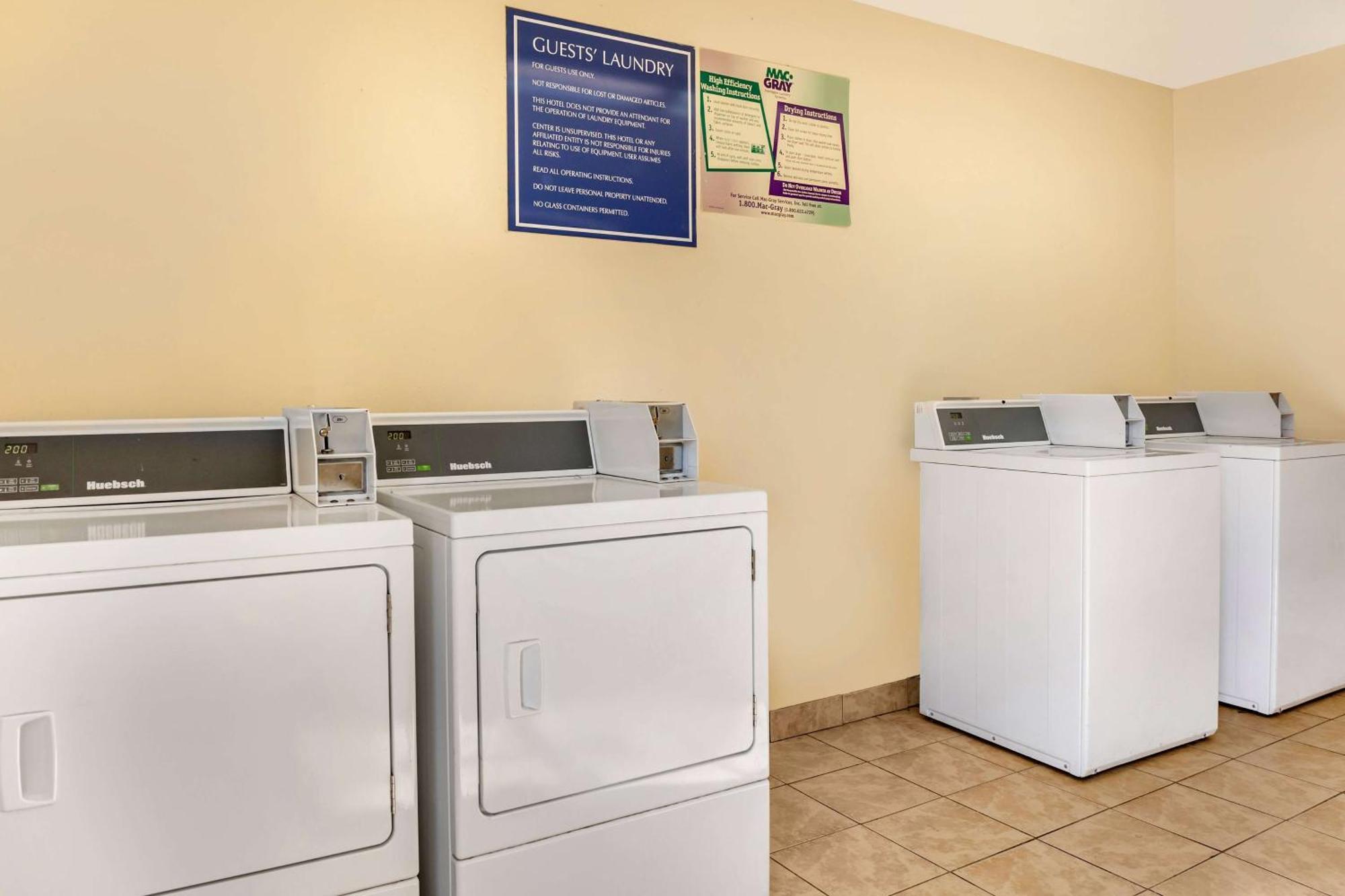 Days Inn & Suites By Wyndham Rocky Mount Golden East Eksteriør bilde