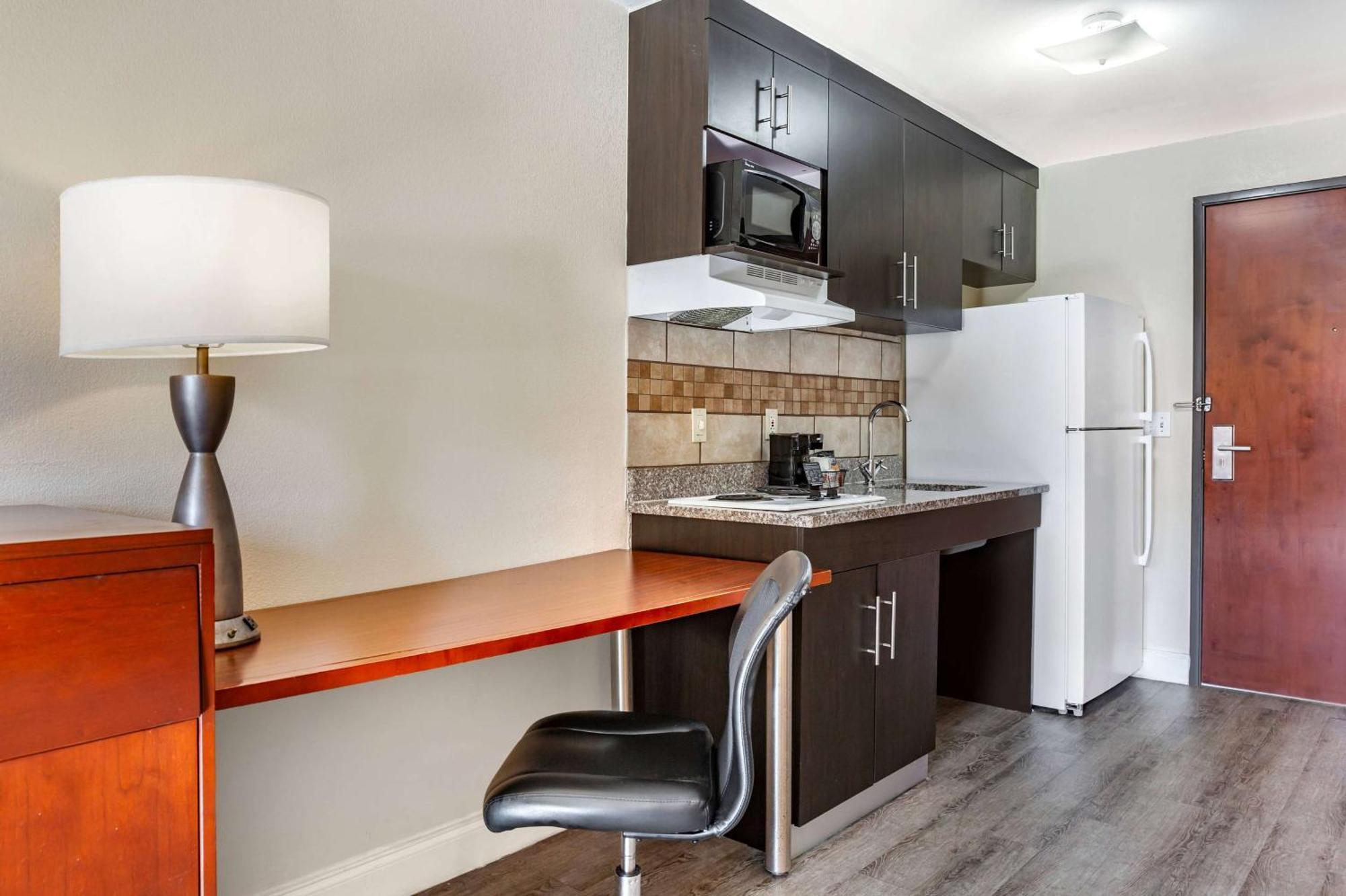 Days Inn & Suites By Wyndham Rocky Mount Golden East Eksteriør bilde