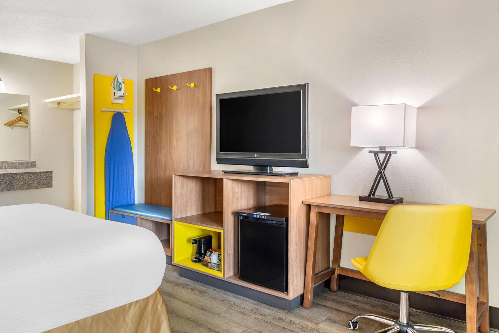 Days Inn & Suites By Wyndham Rocky Mount Golden East Eksteriør bilde