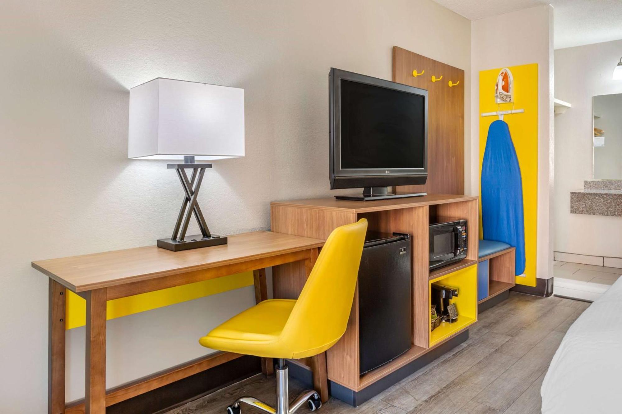 Days Inn & Suites By Wyndham Rocky Mount Golden East Eksteriør bilde