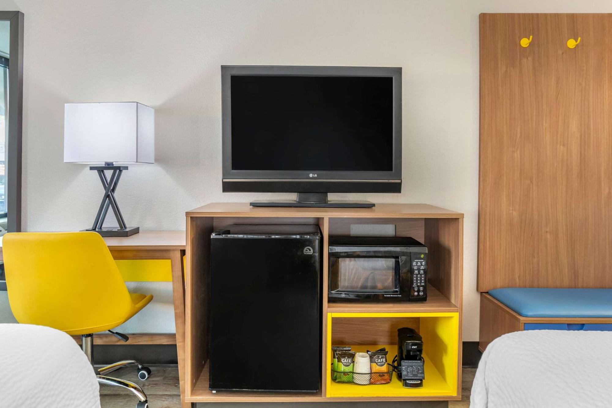 Days Inn & Suites By Wyndham Rocky Mount Golden East Eksteriør bilde