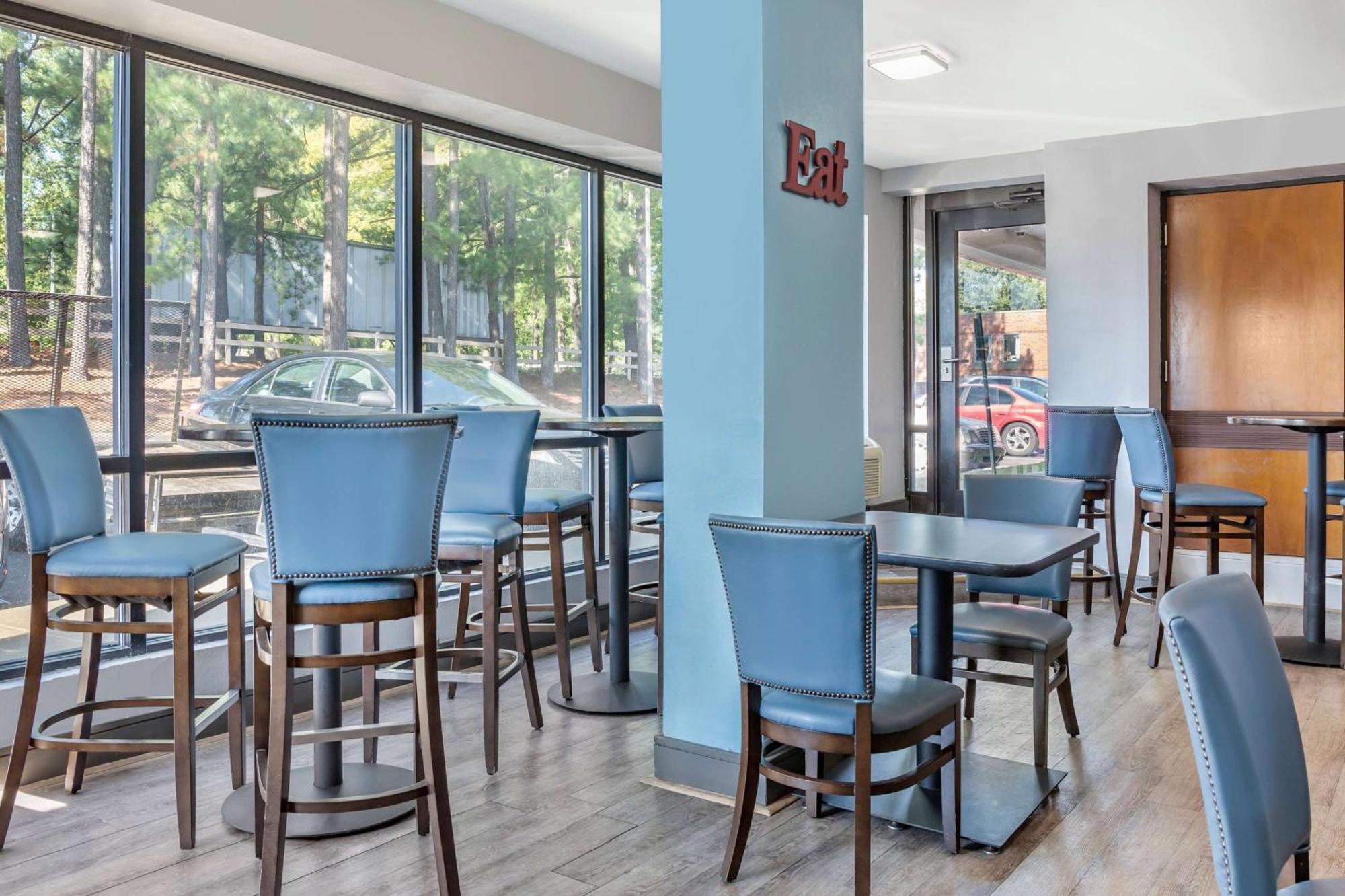 Days Inn & Suites By Wyndham Rocky Mount Golden East Eksteriør bilde