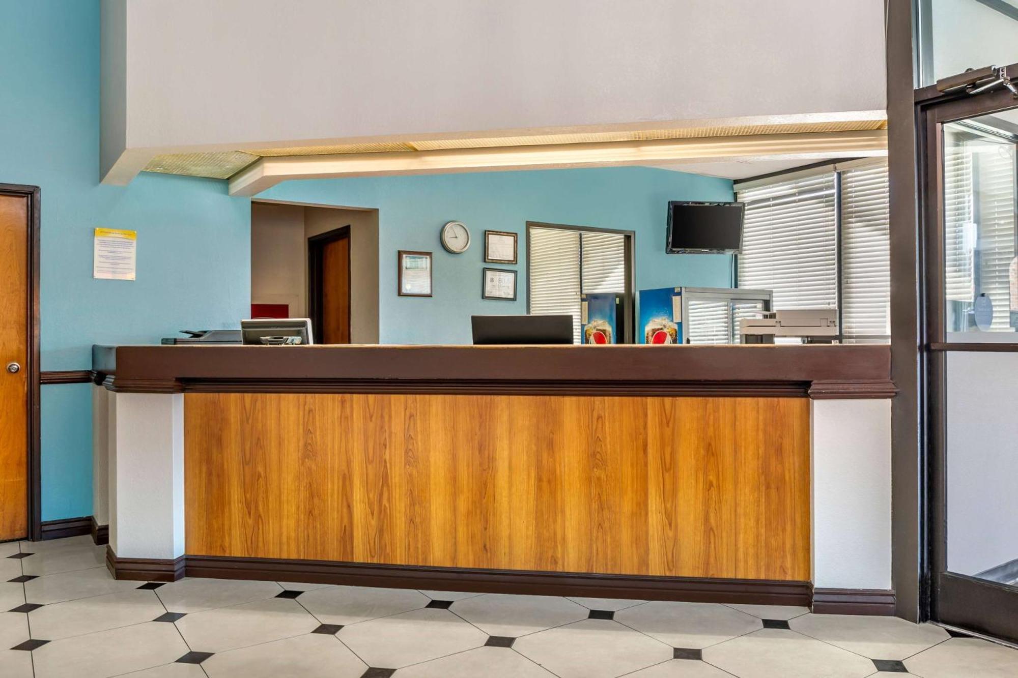 Days Inn & Suites By Wyndham Rocky Mount Golden East Eksteriør bilde