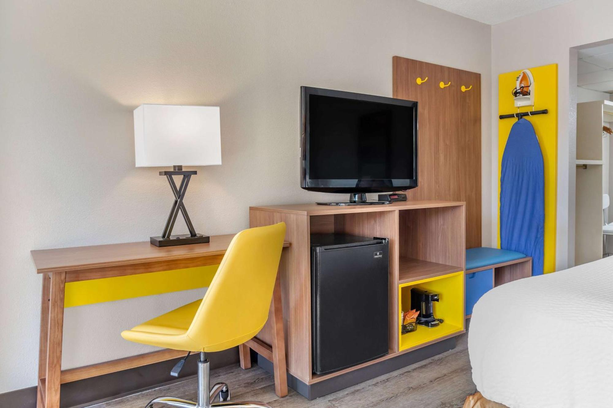 Days Inn & Suites By Wyndham Rocky Mount Golden East Eksteriør bilde