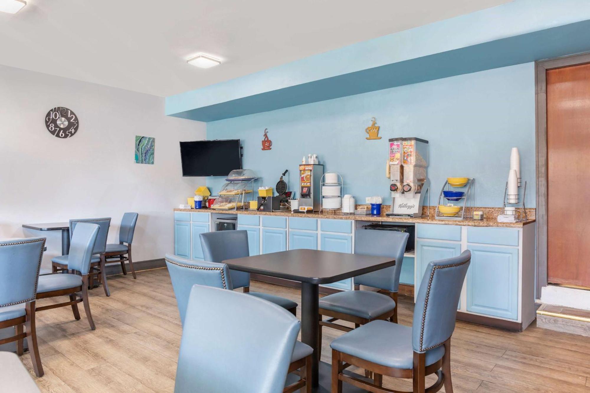 Days Inn & Suites By Wyndham Rocky Mount Golden East Eksteriør bilde