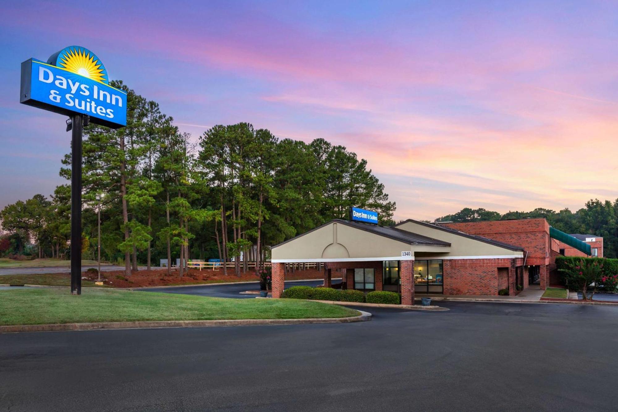 Days Inn & Suites By Wyndham Rocky Mount Golden East Eksteriør bilde