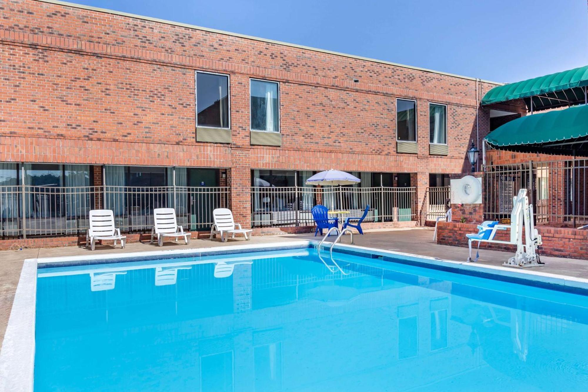 Days Inn & Suites By Wyndham Rocky Mount Golden East Eksteriør bilde