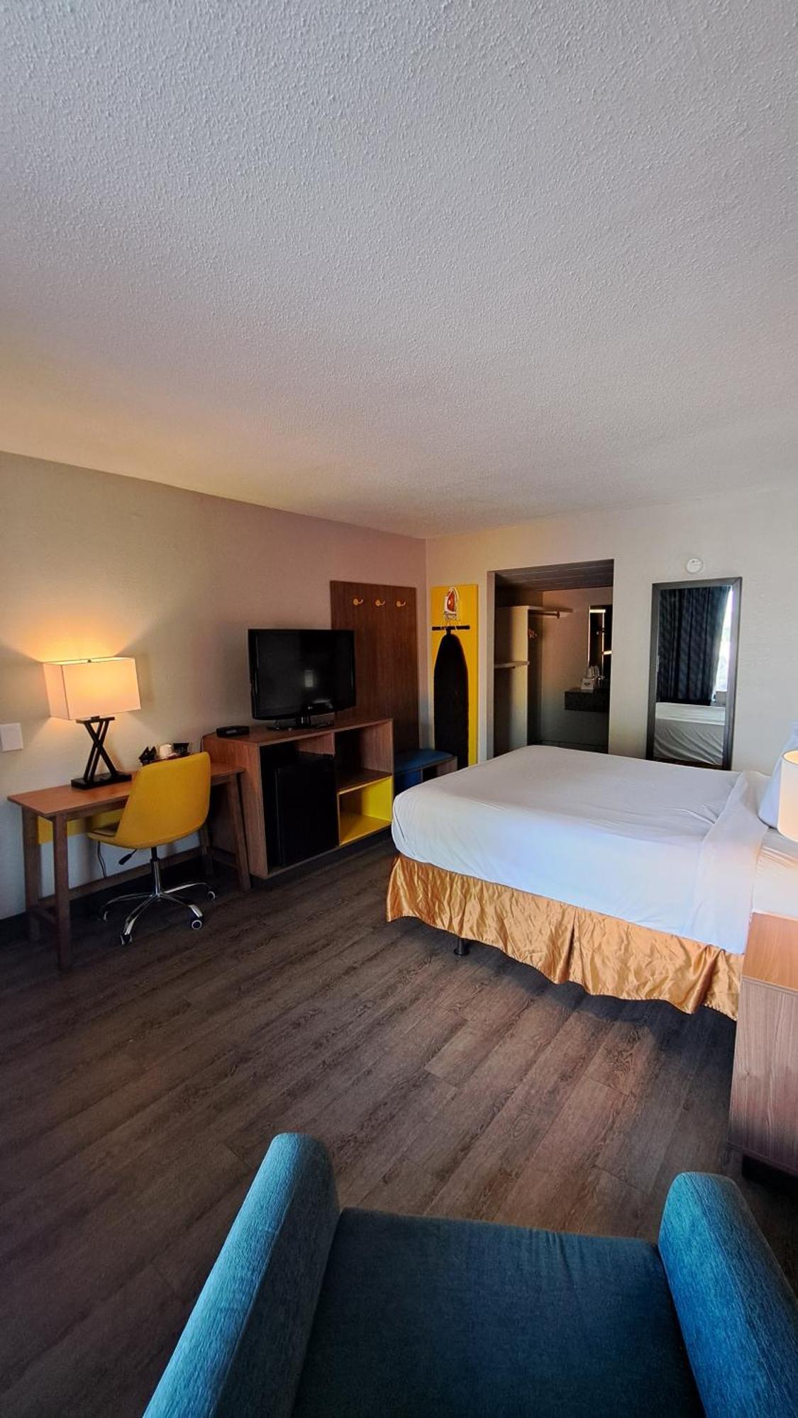 Days Inn & Suites By Wyndham Rocky Mount Golden East Eksteriør bilde