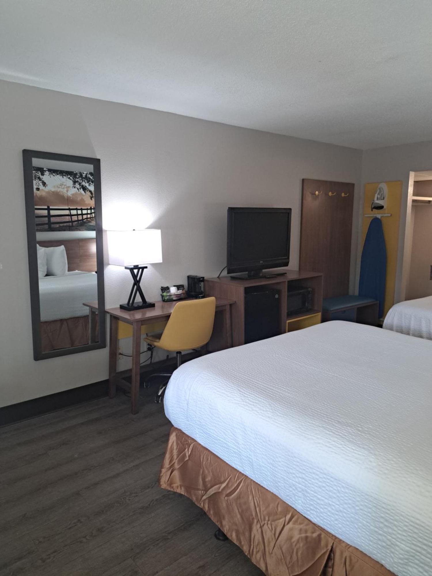 Days Inn & Suites By Wyndham Rocky Mount Golden East Eksteriør bilde